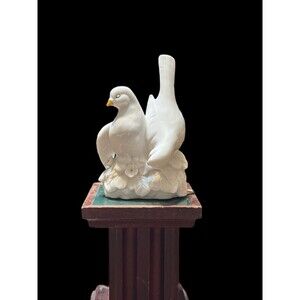 Vintage I.W. Rice White Ceramic Doves Perfume Night Light
